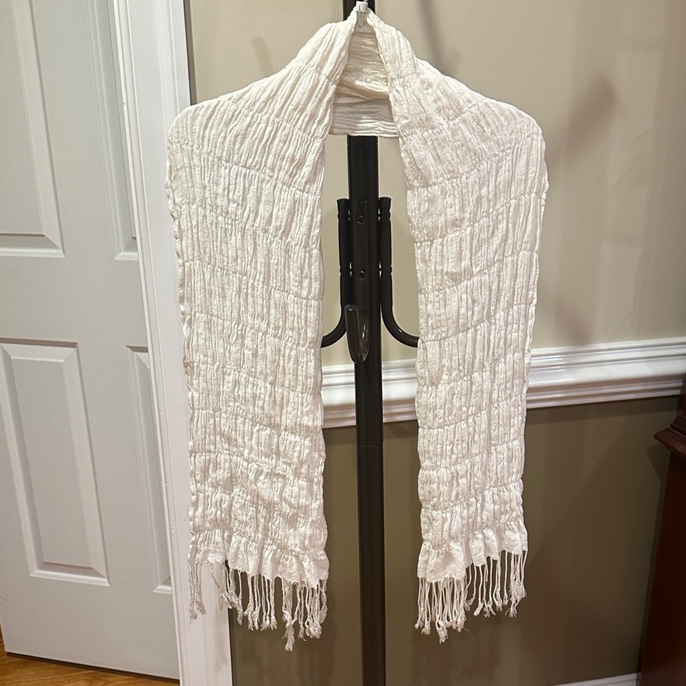 Elegant White Textured Scarf